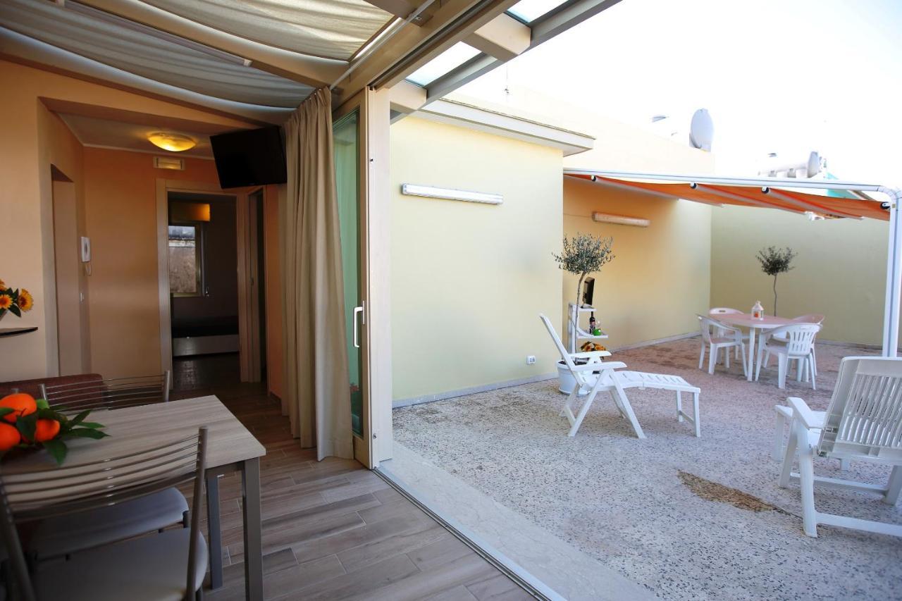 Re Sole Case Vacanze - Esclusivo Attico M A R T E Con Spaziosissima Terrazza Solarium Attrezzata Avola Kültér fotó
